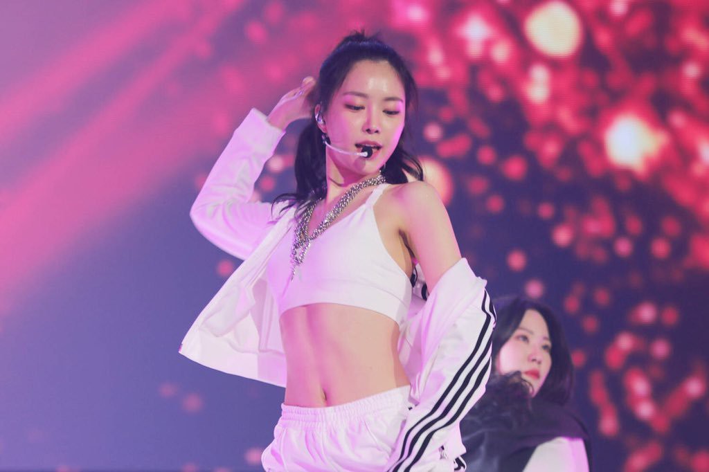 Những nữ idol c&oacute; v&ograve;ng eo con kiến đẹp nhất Kpop: C&oacute; người chỉ mới 15 tuổi, liệu Jennie c&oacute; xuất sắc nhất? - Ảnh 6.