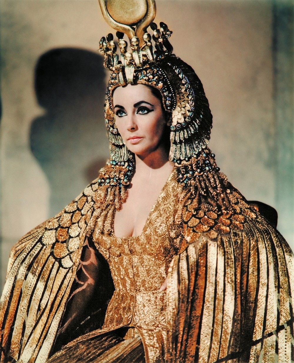 Bí ẩn cuộc đời Nữ hoàng Cleopatra: Vị nữ vương quyến rũ với tài trí thông  minh vô thường và độc chiêu quyến rũ đàn ông “bách phát bách trúng”