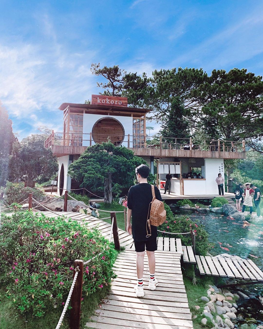 Lên Đà Lạt làm bạn với cá Koi, Kỳ Duyên và Minh Triệu khiến fan “ngất lịm” trước quán cafe style Nhật cực hot này! - Ảnh 24. Lên Đà Lạt làm bạn với cá Koi, Kỳ Duyên và Minh Triệu khiến fan “ngất lịm” trước quán cafe style Nhật cực hot này! - Ảnh 24.