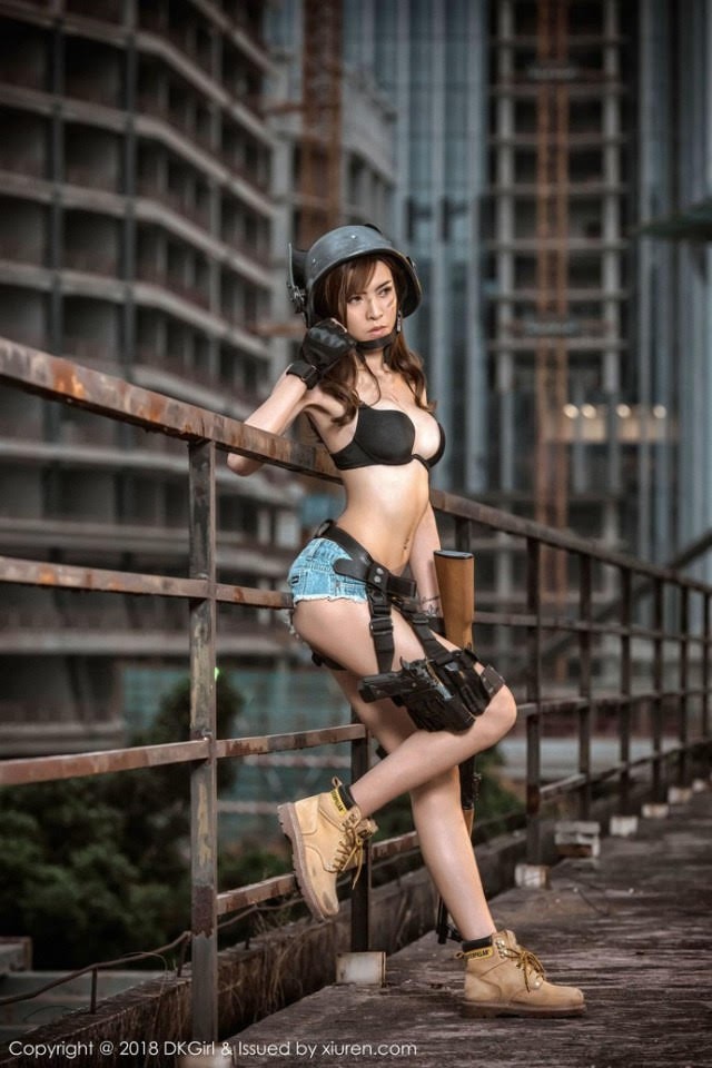 Nữ cosplay Trung Quốc khiến các fan nóng mắt với bộ ảnh cosplay PUBG siêu “nghèo nàn” - Ảnh 13.