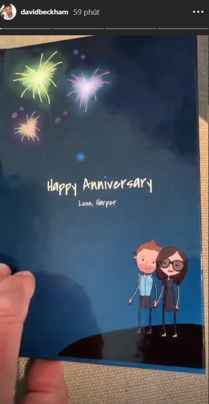 Cả gia đình chúc mừng kỷ niệm 20 năm ngày cưới Beckham - Victoria, Brooklyn gây chú ý nhưng không bằng Harper - Ảnh 6.