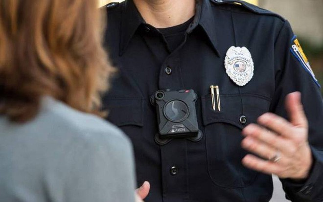 Mỹ: Dân tình phẫn nộ vì camera nhận diện khuôn mặt được cấp cho cảnh sát, chủ hãng lo quá phải rút luôn - Ảnh 1.