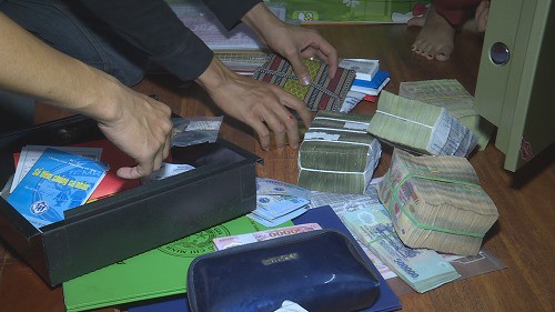 Hàng trăm cảnh sát đột kích 27 tụ địa điểm đánh bạc trong 1 tỉnh  - Ảnh 2.