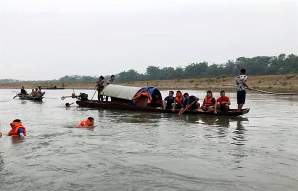  Đi thả lưới sau bão, 2 bố con được phát hiện tử vong dưới sông  - Ảnh 1.