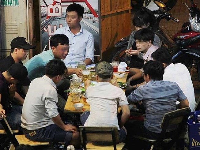 Từ 1-1-2020: Cấm x&uacute;i giục người kh&aacute;c uống rượu bia - Ảnh 1.