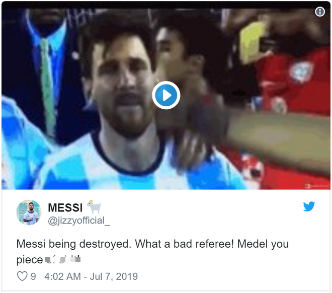 Cộng đồng mạng bất bình, phẫn nộ khi chứng kiến Messi phải nhận chiếc thẻ đỏ gây tranh cãi - Ảnh 3.