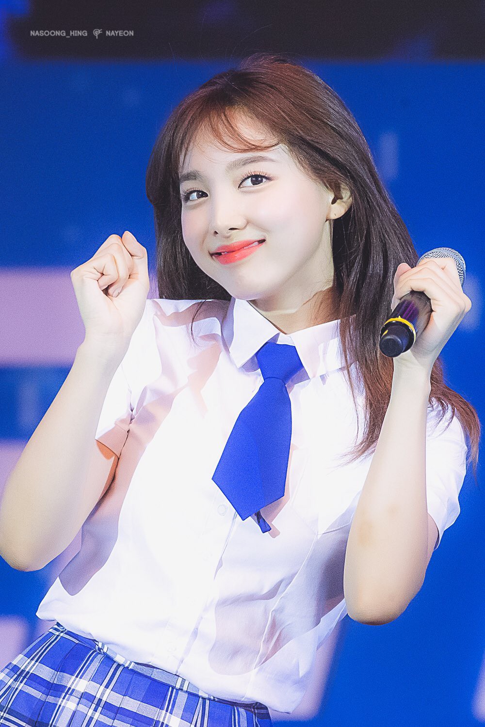 2 idol hot nhất trên sân khấu tuần qua: Người xinh như quả đào nhỏ, kẻ vừa lộ tí da thịt đã khiến fan “gào rú” - Ảnh 1. 2 idol hot nhất trên sân khấu tuần qua: Người xinh như quả đào nhỏ, kẻ vừa lộ tí da thịt đã khiến fan “gào rú” - Ảnh 1.
