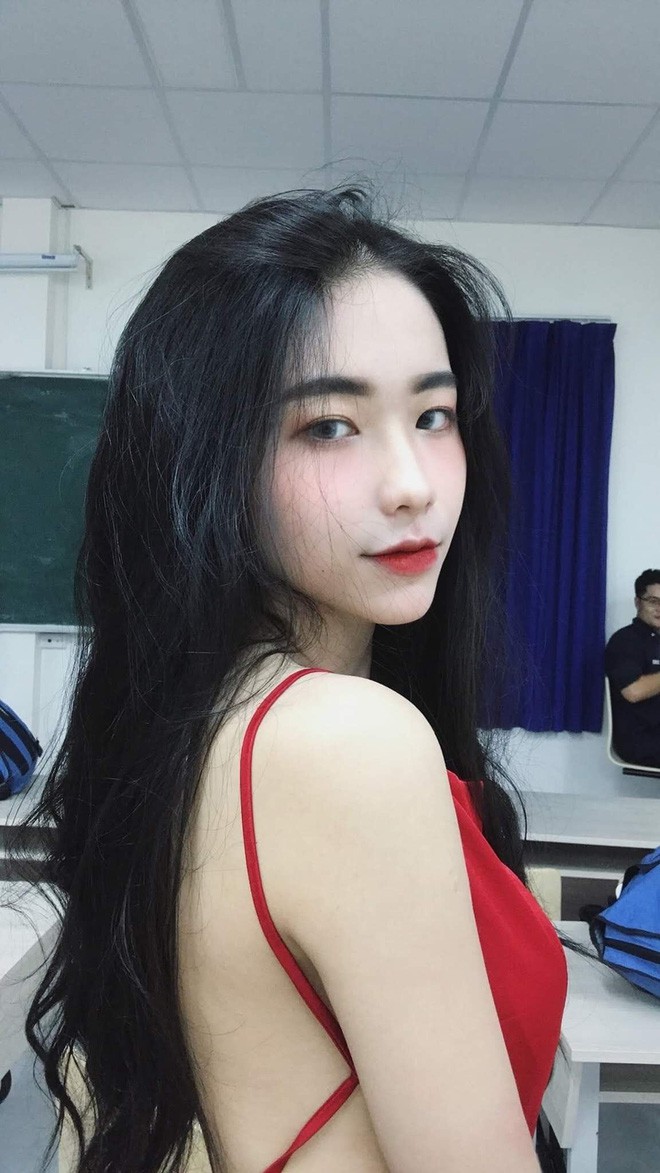 V&igrave; c&acirc;u n&oacute;i của bạn th&acirc;n giữa đ&aacute;m đ&ocirc;ng, nữ sinh Long An quyết lột x&aacute;c, g&acirc;y ch&uacute; &yacute; với ngoại h&igrave;nh giống Ho&agrave; Minzy - Ảnh 5.