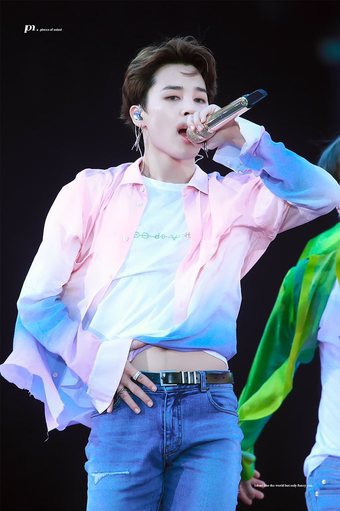 2 idol hot nhất trên sân khấu tuần qua: Người xinh như quả đào nhỏ, kẻ vừa lộ tí da thịt đã khiến fan “gào rú” - Ảnh 5. 2 idol hot nhất trên sân khấu tuần qua: Người xinh như quả đào nhỏ, kẻ vừa lộ tí da thịt đã khiến fan “gào rú” - Ảnh 5.