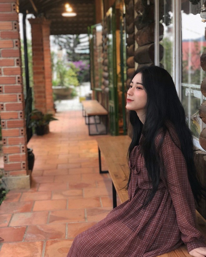 V&igrave; c&acirc;u n&oacute;i của bạn th&acirc;n giữa đ&aacute;m đ&ocirc;ng, nữ sinh Long An quyết lột x&aacute;c, g&acirc;y ch&uacute; &yacute; với ngoại h&igrave;nh giống Ho&agrave; Minzy - Ảnh 6.