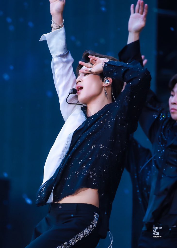 2 idol hot nhất trên sân khấu tuần qua: Người xinh như quả đào nhỏ, kẻ vừa lộ tí da thịt đã khiến fan “gào rú” - Ảnh 6. 2 idol hot nhất trên sân khấu tuần qua: Người xinh như quả đào nhỏ, kẻ vừa lộ tí da thịt đã khiến fan “gào rú” - Ảnh 6.