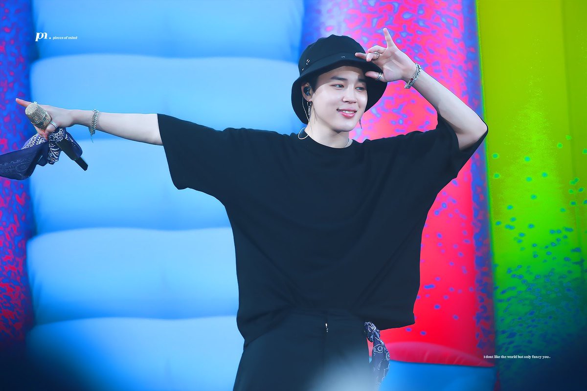2 idol hot nhất trên sân khấu tuần qua: Người xinh như quả đào nhỏ, kẻ vừa lộ tí da thịt đã khiến fan “gào rú” - Ảnh 8. 2 idol hot nhất trên sân khấu tuần qua: Người xinh như quả đào nhỏ, kẻ vừa lộ tí da thịt đã khiến fan “gào rú” - Ảnh 8.