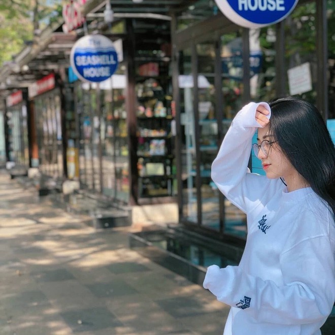 V&igrave; c&acirc;u n&oacute;i của bạn th&acirc;n giữa đ&aacute;m đ&ocirc;ng, nữ sinh Long An quyết lột x&aacute;c, g&acirc;y ch&uacute; &yacute; với ngoại h&igrave;nh giống Ho&agrave; Minzy - Ảnh 10.