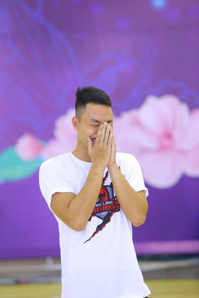 Phi&ecirc;n bản L&yacute; Tiểu Long của Thang Long Warriors tham gia thử th&aacute;ch đ&aacute; nắp chai nhưng lại nhận được kết đắng - Ảnh 3.