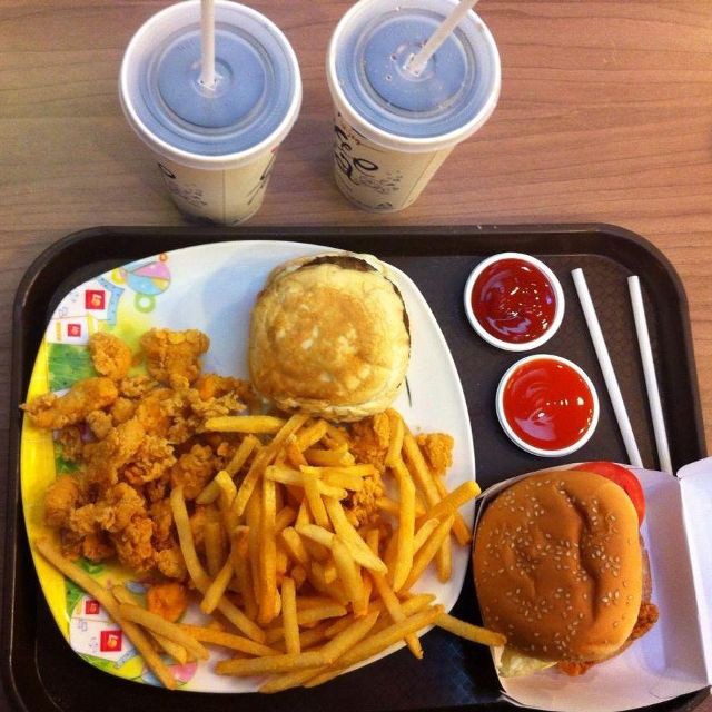 Lotteria tung ra combo gà rán có 1-0-2, quyết tâm cùng GrabFood phá đảo thị trường ăn trưa mùa hè này! - Ảnh 1.