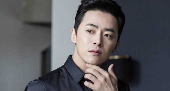 Jo Jung Suk: Đổi đời nhờ làm thầy giáo dạy hôn, phim nào có anh tham gia cứ an tâm móc tiền ra xem! - Ảnh 1.