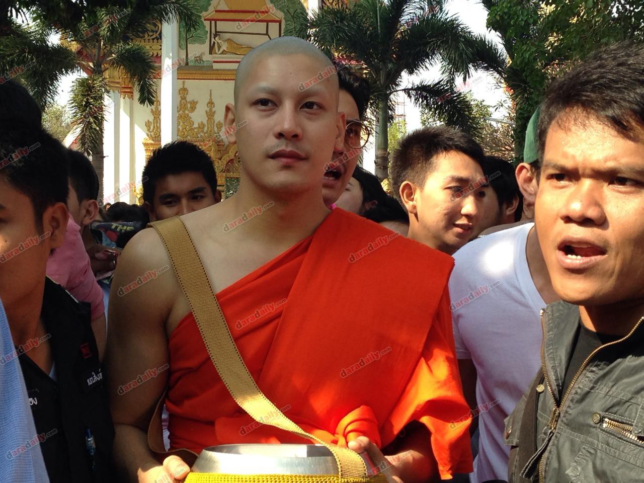 Dàn nam thần Thái siêu hot xuống tóc đi tu báo hiếu cha mẹ: Thay đổi ngoạn mục, gây sốt vì ngoại hình tự nhiên - Ảnh 44. Dàn nam thần Thái siêu hot xuống tóc đi tu báo hiếu cha mẹ: Thay đổi ngoạn mục, gây sốt vì ngoại hình tự nhiên - Ảnh 44.