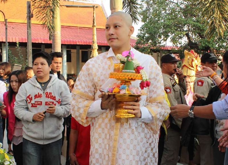 Dàn nam thần Thái siêu hot xuống tóc đi tu báo hiếu cha mẹ: Thay đổi ngoạn mục, gây sốt vì ngoại hình tự nhiên - Ảnh 46. Dàn nam thần Thái siêu hot xuống tóc đi tu báo hiếu cha mẹ: Thay đổi ngoạn mục, gây sốt vì ngoại hình tự nhiên - Ảnh 46.