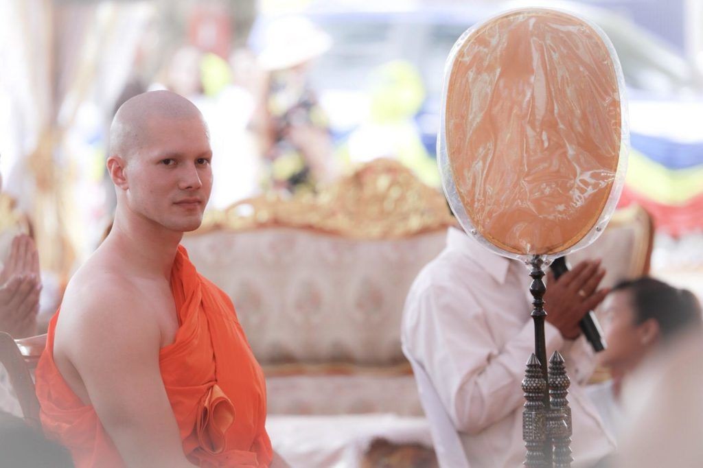 Dàn nam thần Thái siêu hot xuống tóc đi tu báo hiếu cha mẹ: Thay đổi ngoạn mục, gây sốt vì ngoại hình tự nhiên - Ảnh 51. Dàn nam thần Thái siêu hot xuống tóc đi tu báo hiếu cha mẹ: Thay đổi ngoạn mục, gây sốt vì ngoại hình tự nhiên - Ảnh 51.