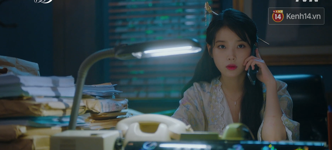 Hotel Del Luna tập 9 lại tung thính kết thảm: IU đau đớn tan biến vào hư vô ngay trước mắt Yeo Jin Goo? - Ảnh 4.