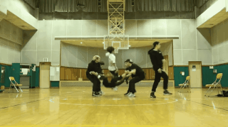 Những vũ đạo nguy hiểm bậc nhất Kpop: Khi sự an to&agrave;n của bản th&acirc;n đặt trọn v&agrave;o c&aacute;c th&agrave;nh vi&ecirc;n kh&aacute;c - Ảnh 9.