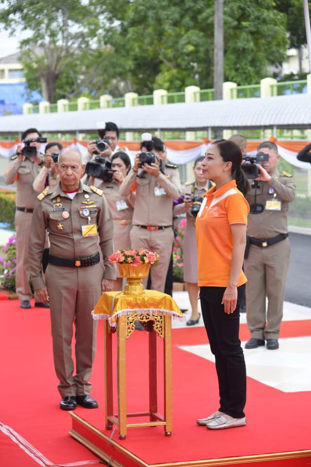 Công chúa cả của Vua Thái: không tranh ngôi nữ hoàng phong cách mà nhu mì đúng chuẩn style người thương thuyết - Ảnh 16.