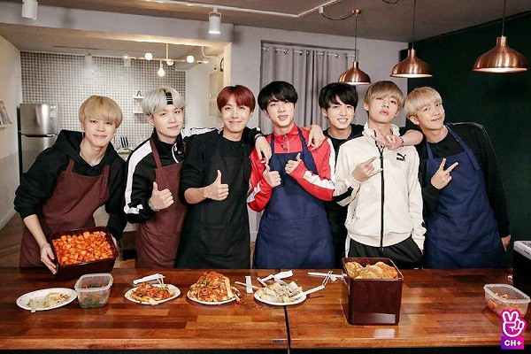 BTS bất ngờ nghỉ xả hơi, ARMY nếu có nhớ thì nên xem lại các show này! - Ảnh 16.