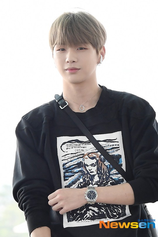 Center quốc dân Kang Daniel lần đầu lộ diện hậu hẹn hò mỹ nhân TWICE, thái độ và ngoại hình gây bất ngờ - Ảnh 7.