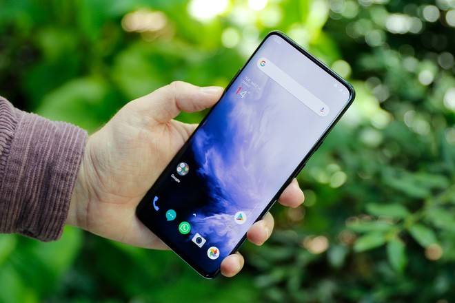 Từ vụ Vsmart - Meizu: Những smartphone nào từng dùng thiết kế khác và biến thành của mình? - Ảnh 8.