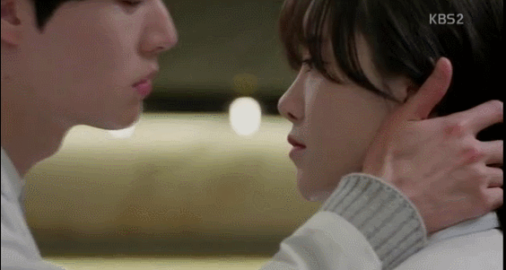 Từ phim giả tình thật mà ra, 2 cặp vợ chồng Song Hye Kyo và Goo Hye Sun có điếng người khi nhìn loạt cảnh ân ái này? - Ảnh 1.