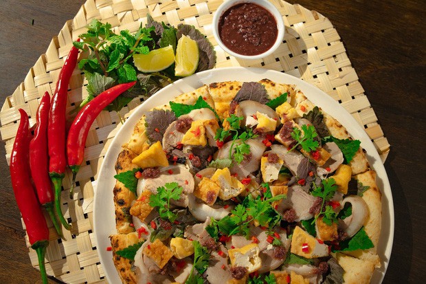 Sau phiên bản bún đậu mắm tôm, Pizza 4Ps một lần nữa khiến bà con suy nhược với pizza... cơm tấm sườn bì chả trứng!  - Ảnh 1.