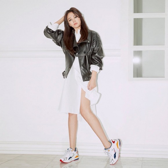 Song Hye Kyo lần đầu tung bộ ảnh hậu ly h&ocirc;n: Quyền lực, lột x&aacute;c c&aacute; t&iacute;nh lạ thường nhưng lại bất ngờ bị netizen ch&ecirc; - Ảnh 4.