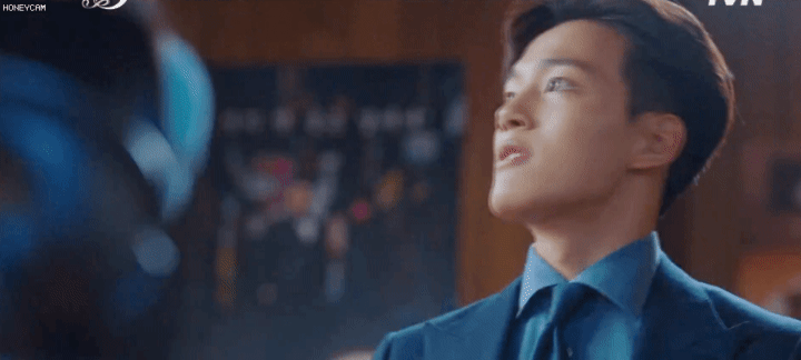 5 khoảnh khắc cưng muốn xỉu của quản l&iacute; Yeo Jin Goo (Hotel Del Luna): Hết &ldquo;c&agrave; khịa&rdquo; CEO đến h&aacute;t Bầy-bị-Shark dỗ ma nhi đồng - Ảnh 4.