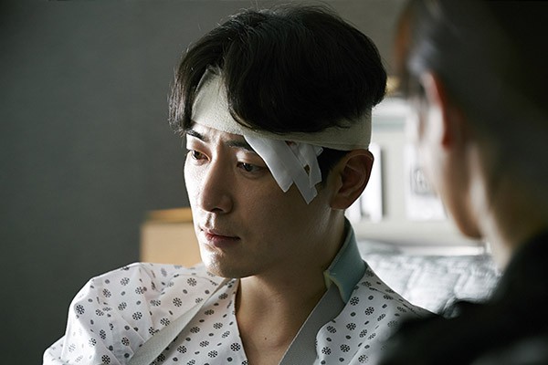 6 cảnh chấn động của Lee Joon Hyuk ở Tổng Thống 60 Ngày: Con tàu chỉ có một thuyền trưởng, tôi là người đó! - Ảnh 5.