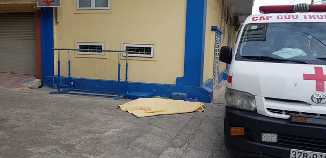 Vụ thầy giáo người nước ngoài tử vong: Lúc rơi xuống có sợi dây điện quấn quanh cổ - Ảnh 2.