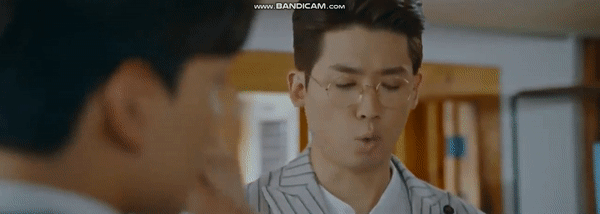 5 khoảnh khắc cưng muốn xỉu của quản lí Yeo Jin Goo (Hotel Del Luna): Hết “cà khịa” CEO đến hát Bầy-bị-Shark dỗ ma nhi đồng - Ảnh 8.