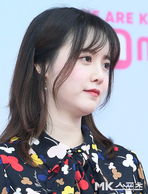 Siêu thảm đỏ hội tụ quân đoàn idol, diễn viên siêu khủng: Goo Hye Sun lạc quẻ, TWICE đọ tầm sexy chan chát với MAMAMOO - Ảnh 18.