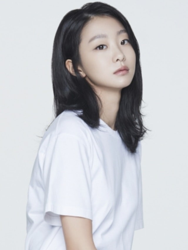 N&agrave;ng thơ của Lee Jong Suk vừa hốt phim mới với cặp c&ugrave;ng Park Seo Joon, ai nấy cũng n&oacute;i số c&ocirc; n&agrave;y tốt thế - Ảnh 11.