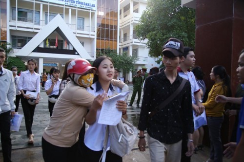 Đắk Lắk: Th&ecirc;m 23 th&iacute; sinh đậu tốt nghiệp THPT sau khi chấm ph&uacute;c khảo - Ảnh 1.