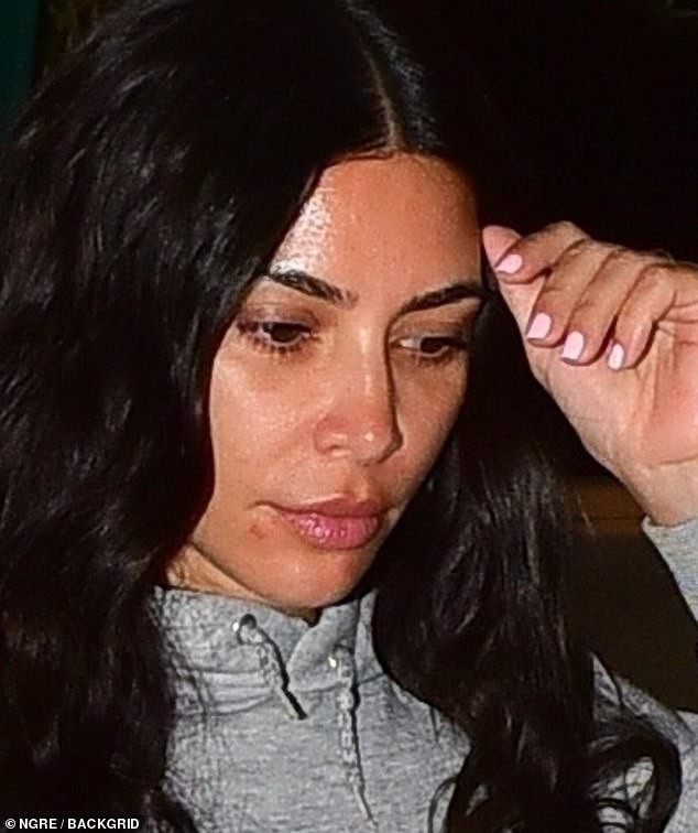 Hiếm lắm thánh phông bạt Kim Kardashian mới để mặt mộc 100% ra đường, có bao nhiêu khuyết điểm khoe ra bằng hết - Ảnh 5.