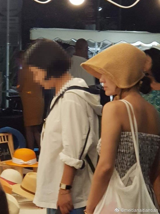 Lộ ảnh hiếm Song Hye Kyo hẹn hò ở chợ Cannes hậu ly hôn: Mặt mộc khiến du khách tại Pháp phải mê, biểu cảm gây chú ý - Ảnh 6.