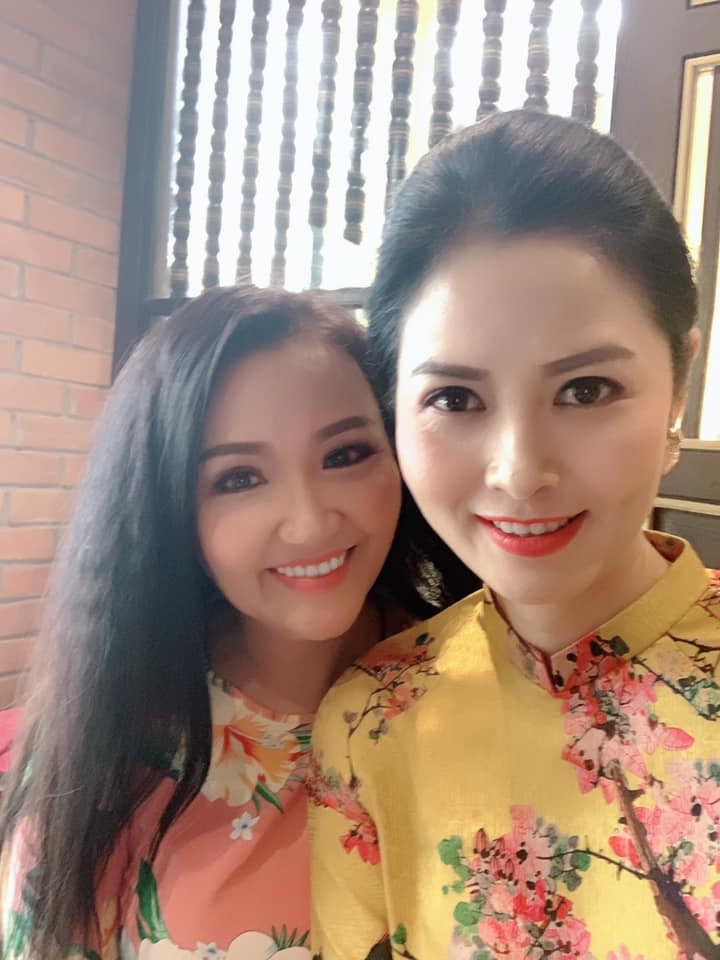 C&ocirc; Hạnh b&aacute;n hoa Về nh&agrave; đi con được khen hết lời v&igrave; ngoại h&igrave;nh lột x&aacute;c, nhan sắc đ&aacute;ng ngưỡng mộ ở tuổi 41 - Ảnh 3.