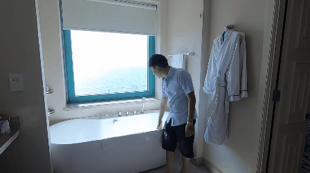 Khoa Pug lại chi tiền tấn để review tại kh&aacute;ch sạn trị gi&aacute; 2 triệu USD ở Dubai, dự định thu&ecirc; si&ecirc;u xe đắt đỏ chỉ để đi dạo - Ảnh 6.