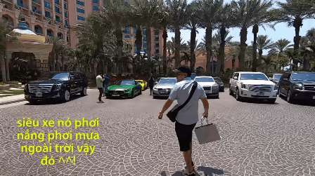 Khoa Pug lại chi tiền tấn để review tại kh&aacute;ch sạn trị gi&aacute; 2 triệu USD ở Dubai, dự định thu&ecirc; si&ecirc;u xe đắt đỏ chỉ để đi dạo - Ảnh 1.