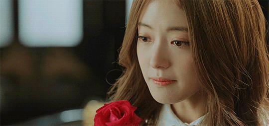 5 yêu nữ thần thái đỉnh nhất phim Hàn: IU ở Hotel Del Luna có đọ nhan sắc thắng nữ thần thanh xuân Kim So Hyun? - Ảnh 8.