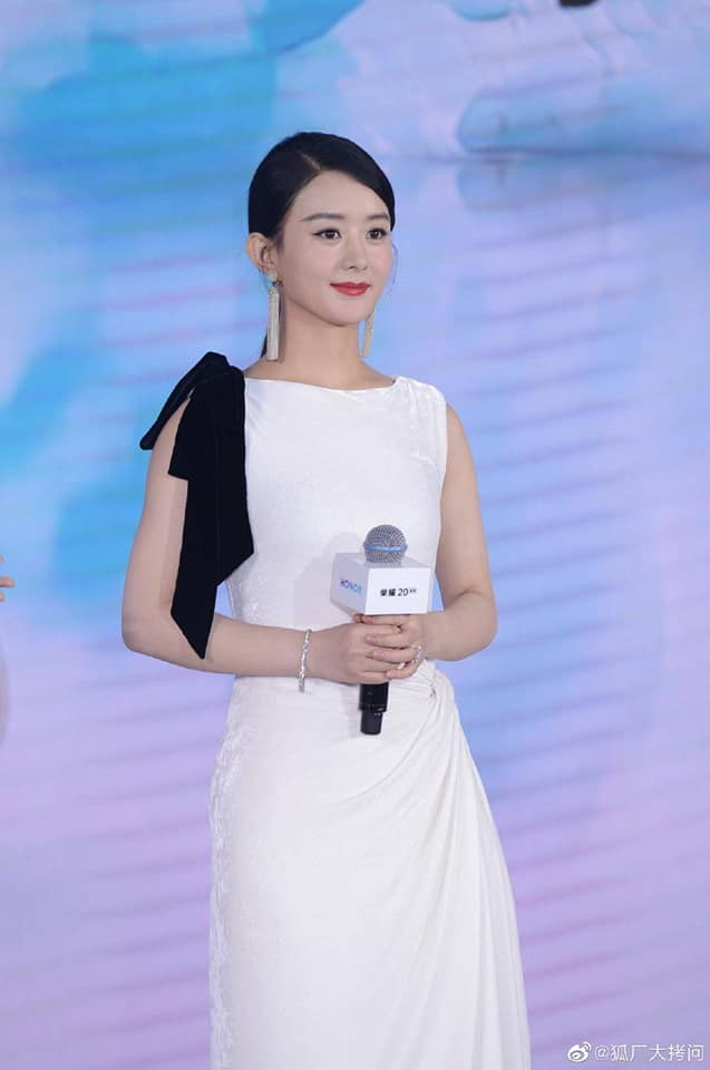 Ảnh kh&ocirc;ng photoshop của Triệu Lệ Dĩnh comeback sau 1 năm: Mặt tr&ograve;n xoe, bắp tay lớn liệu c&oacute; g&acirc;y thất vọng? - Ảnh 5.