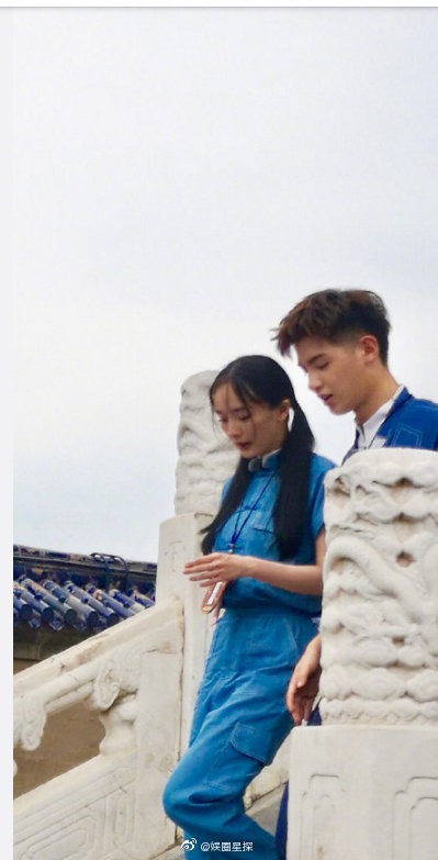 Kh&ocirc;ng hẹn m&agrave; để c&ugrave;ng 1 kiểu t&oacute;c: Nhiệt Ba - Angela Baby xinh xuất sắc, Dương Mịch lộ khuyết điểm tr&aacute;n h&oacute;i - Ảnh 7.