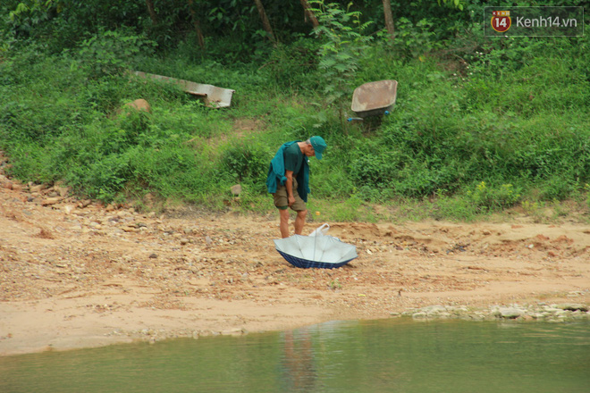 Về vùng cao Bắc Giang nhìn người dân quanh năm vượt sông, lội suối để ra khỏi “lũy tre làng” - Ảnh 10.