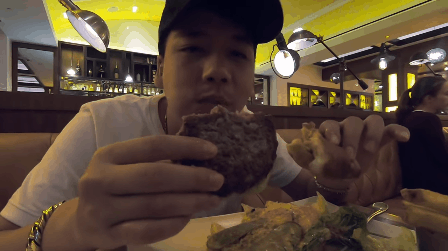 Thực hư chuyện Khoa Pug được si&ecirc;u đầu bếp Gordon Ramsay mời đến nh&agrave; h&agrave;ng, ăn thử m&oacute;n burger đắt nhất thế giới tại Dubai - Ảnh 8.