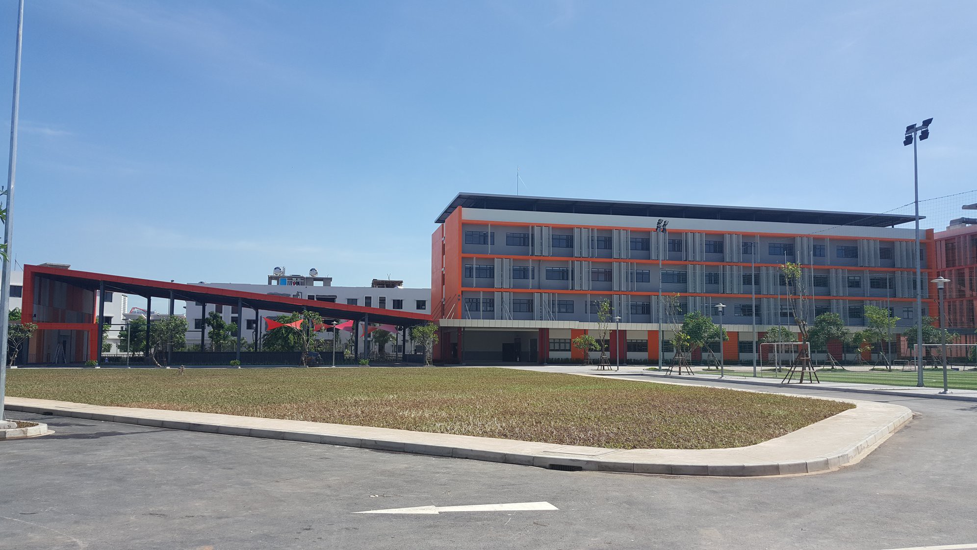 H&agrave;ng loạt trường ở TPHCM tự gắn m&aacute;c Quốc tế, thu học ph&iacute; khủng tận 380 triệu đồng/năm - Ảnh 9.